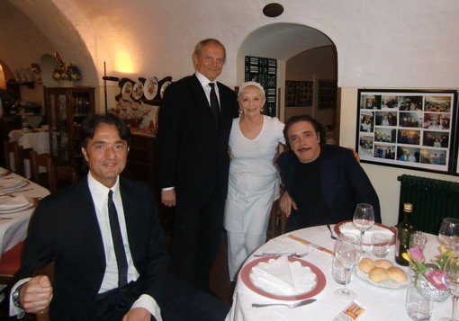 Sanremo: dopo il 'Premio Tv' di domenica sera tutti 'Da Vittorio', ecco le foto dei personaggi Sanremo: dopo il 'Premio Tv' di domenica sera tutti 'Da Vittorio', ecco le foto dei personaggi
