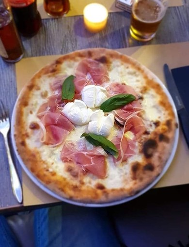 Allo Stra-Ordinario di Sanremo arrivano le pizze: dal mercoledì alla domenica sera, anche da asporto e a domicilio