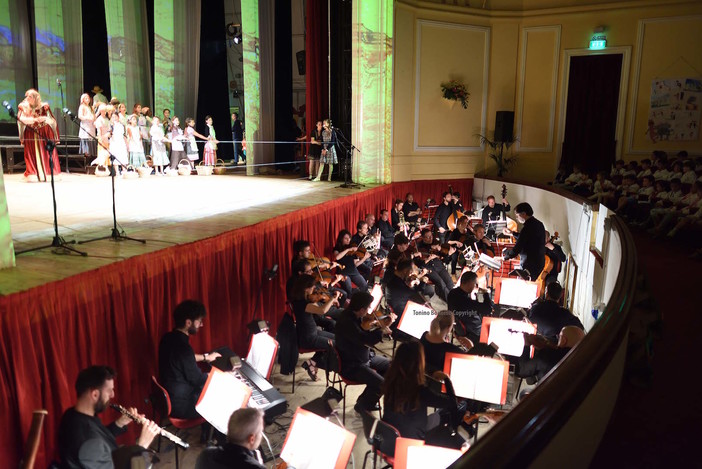 Sanremo: concerti per le Scuole al Teatro del Casinò, successo per “Viaggio intorno al mondo” Sanremo: concerti per le Scuole al Teatro del Casinò, successo per “Viaggio intorno al mondo”