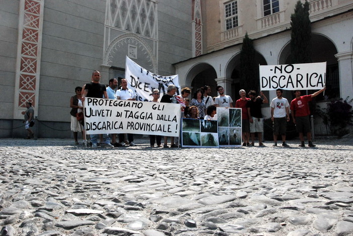 Imperia: discarica e lotto 6, durissima presa di posizione dell'associazione Ambiente Salute Sanremo - Taggia Imperia: discarica e lotto 6, durissima presa di posizione dell'associazione Ambiente Salute Sanremo - Taggia