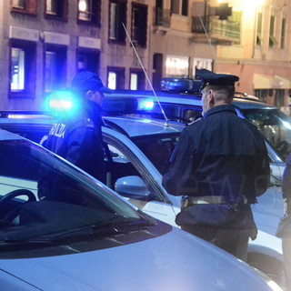 Sanremo, 22enne ubriaco dà in escandescenze in piazza Bresca: intervengono Polizia e 118