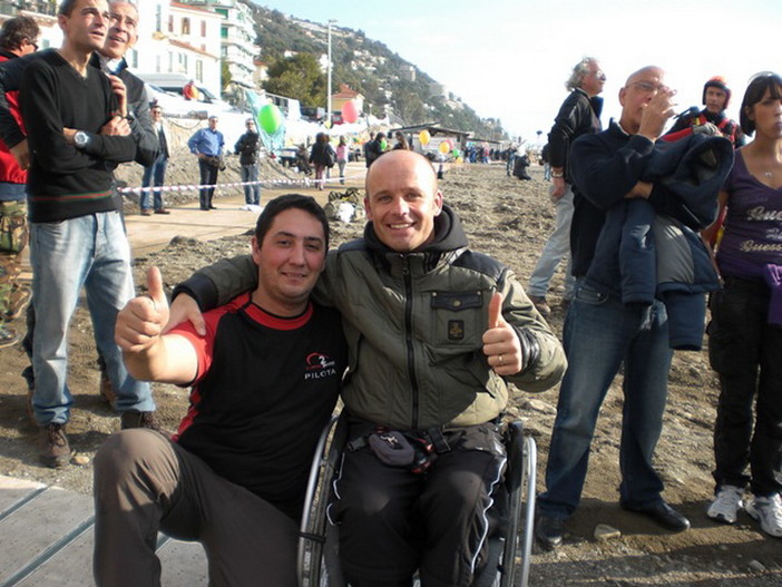 Ospedaletti: splendida manifestazione di parapendio, domenica scorsa per i disabili