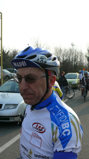 Ciclismo: primo centro di Paquale Introzzi (Blu di Mare) a Morimondo