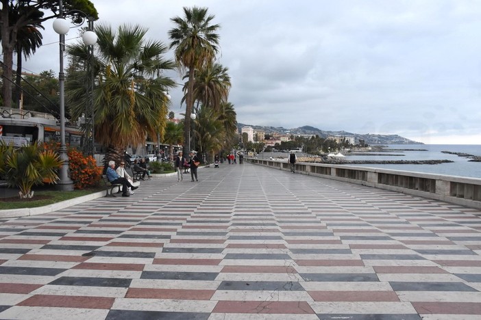 Degrado sulla passeggiata Imperatrice di Sanremo, una lettrice si associa: "L'elenco delle cose che non vanno è lungo!"