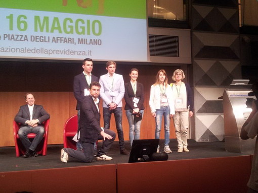 La classe 4a D del Liceo Amoretti di Imperia premiata oggi a 'Piazza Affari' a Milano La classe 4a D del Liceo Amoretti di Imperia premiata oggi a 'Piazza Affari' a Milano