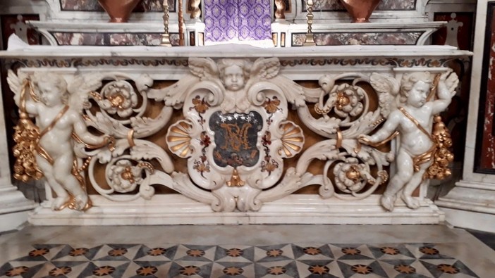 Il paliotto restaurato