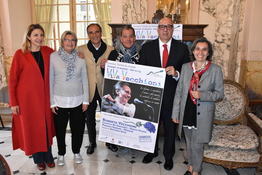 Sanremo: 'Tenco lungo un anno', venerdì il concerto-talk show con Roberto Vecchioni al Casinò Sanremo: 'Tenco lungo un anno', venerdì il concerto-talk show con Roberto Vecchioni al Casinò