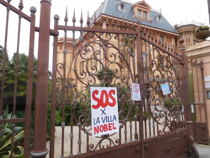 Sanremo: stop al degrado di Villa Nobel, ieri pomeriggio la protesta ed i primi cartelli (Foto) Sanremo: stop al degrado di Villa Nobel, ieri pomeriggio la protesta ed i primi cartelli (Foto)
