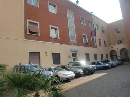 Ventimiglia: pericoloso rapinatore pluripregiudicato arrestato nelle ultime ore dalla Polizia di Frontiera Ventimiglia: pericoloso rapinatore pluripregiudicato arrestato nelle ultime ore dalla Polizia di Frontiera