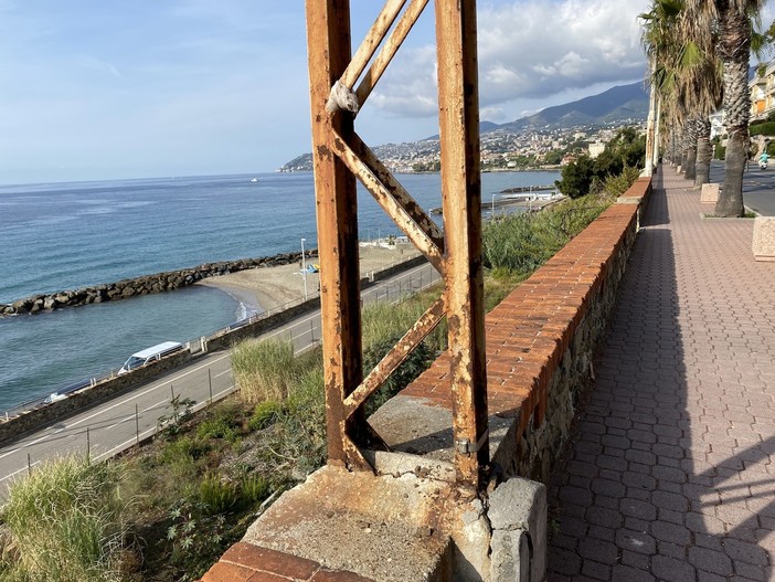 I pali della RT in corso Mazzini