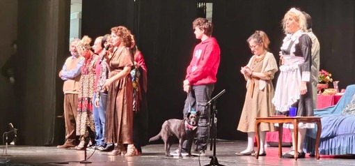 "Pasta, amore e polizia" sbarca a Bordighera: la commedia diverte il pubblico al Palazzo del Parco (Foto) "Pasta, amore e polizia" sbarca a Bordighera: la commedia diverte il pubblico al Palazzo del Parco (Foto)
