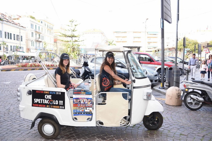 Sanremo: per promuovere le serate finali del concorso 'Ariston Comic Selfie 2018', un'Apecar in giro per la città