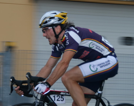 Ciclismo: l'imperiese Piergianni Sciandra si impone a Beinette (Cuneo)
