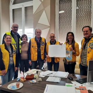 Sanremo: 'Poster per la Pace', gli studenti di via Volta portano un messaggio di unione al mondo con i Lions (Foto) Sanremo: 'Poster per la Pace', gli studenti di via Volta portano un messaggio di unione al mondo con i Lions (Foto)