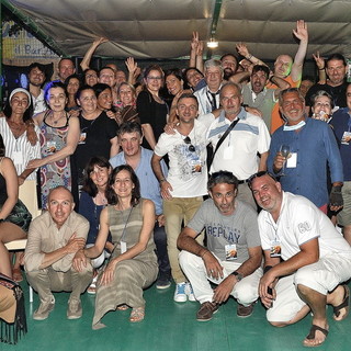 Sanremo: Agostino va in pensione e organizza una festa per settanta persone dopo 36 anni di lavoro (Foto)