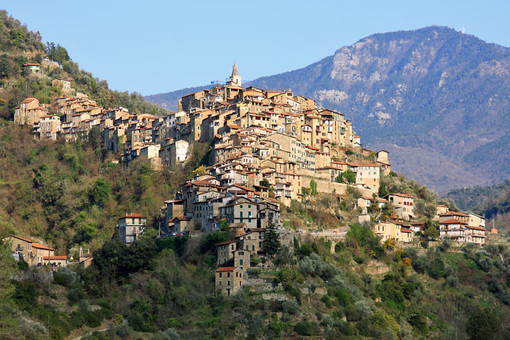 Apricale è l'unico borgo della Liguria inserito nella promozione degli 'Italian Villages' di AirBnb