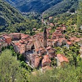 Pigna, dopo mesi di attesa la strada viene finalmente riasfaltata: merito di un intervento della Polizia Provinciale Pigna, dopo mesi di attesa la strada viene finalmente riasfaltata: merito di un intervento della Polizia Provinciale
