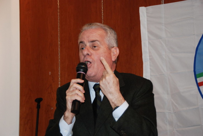 Roma: Claudio Scajola si avvale della facoltà di non rispondere, voleva farlo ma i legali hanno preferito attendere Roma: Claudio Scajola si avvale della facoltà di non rispondere, voleva farlo ma i legali hanno preferito attendere