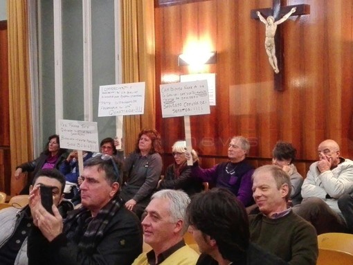 Sanremo: una decina di residenti di via Galilei in Consiglio Comunale per protestare contro l'inversione di marcia (Foto) Sanremo: una decina di residenti di via Galilei in Consiglio Comunale per protestare contro l'inversione di marcia (Foto)