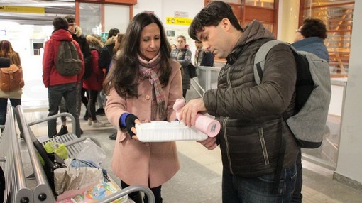 Imperia: la protesta corre sul treno per avere un bar in stazione, ma Trenitalia dice no a foto e immagini Imperia: la protesta corre sul treno per avere un bar in stazione, ma Trenitalia dice no a foto e immagini