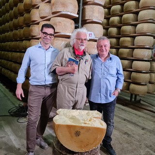 Il caseificio Alberti su Rete 4 per il programma televisivo 'Slow Tour Padano' condotto da Patrizio Roversi (foto)
