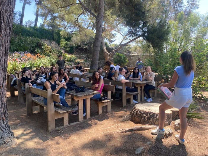Passeggiare per conoscere il territorio: la Aprosio alla scoperta delle bellezze del mare di Ventimiglia Passeggiare per conoscere il territorio: la Aprosio alla scoperta delle bellezze del mare di Ventimiglia