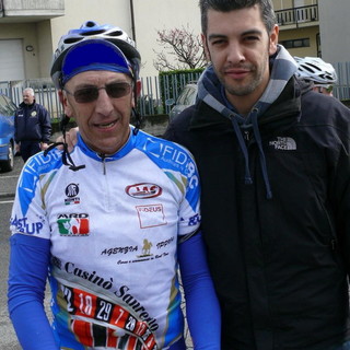 Pasquale Introzzi con il figlio Mauro al termine della gara Pasquale Introzzi con il figlio Mauro al termine della gara