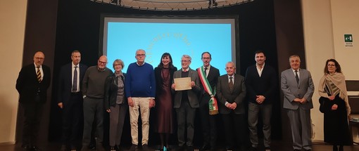 Bordighera consegna il Parmurelu d’Oru 2025 a Giuseppe Eugenio Bessone (Foto e video) Bordighera consegna il Parmurelu d’Oru 2025 a Giuseppe Eugenio Bessone (Foto e video)