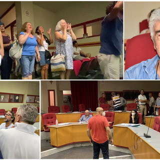 Proteste in consiglio comunale a Taggia: il presidente Negroni "Comportamenti che non tollererò più"