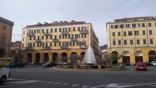Imperia: ladri in azione al caffè Garibaldi in piazza Dante, svuotati cassa e macchinette video poker