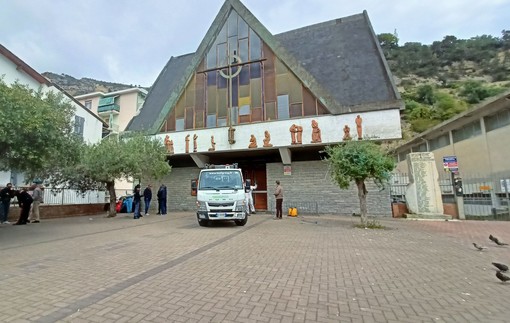 Ventimiglia: dopo il controllo straordinario delle forze dell'ordine operazione di pulizia alle Gianchette