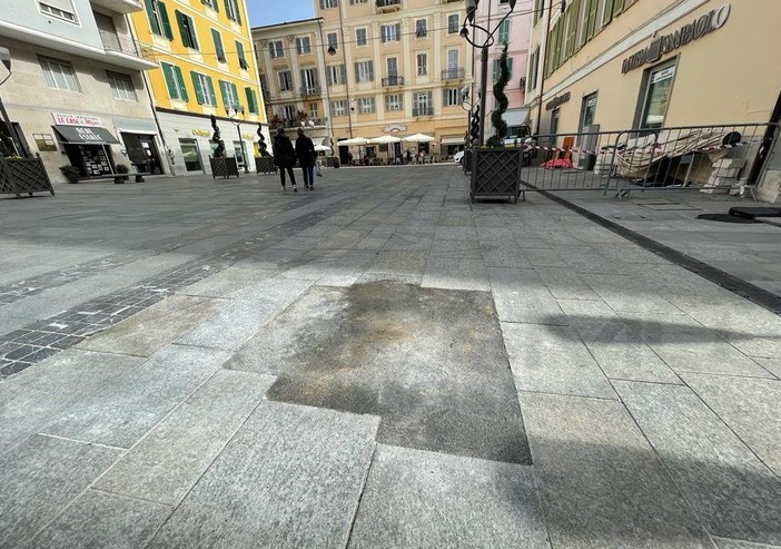 Sanremo: lavori ai sottoservizi e asfalto al posto della nuova pavimentazione in piazza Borea D'Olmo (Foto) Sanremo: lavori ai sottoservizi e asfalto al posto della nuova pavimentazione in piazza Borea D'Olmo (Foto)