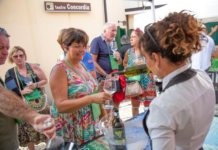 Diano Castello: dopo quello di Sting, anche il vino di Zucchero al Premio Vermentino Diano Castello: dopo quello di Sting, anche il vino di Zucchero al Premio Vermentino