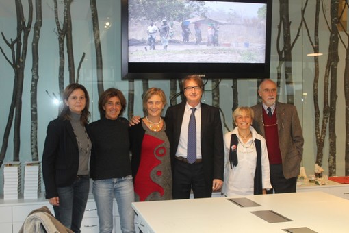 Imperia: Dal 1° dicembre al 12 gennaio alla "Fratelli Carli" la mostra fotografica:"La bellezza della solidarietà" Imperia: Dal 1° dicembre al 12 gennaio alla "Fratelli Carli" la mostra fotografica:"La bellezza della solidarietà"