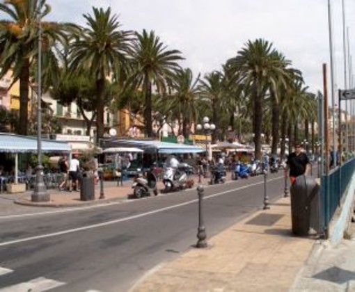 Sanremo: furto con scasso questa notte ai danni della Gelateria del Porto, rubati circa 500 euro Sanremo: furto con scasso questa notte ai danni della Gelateria del Porto, rubati circa 500 euro