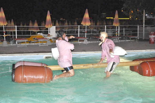 Imperia: grande successo ieri sera per il 69° Palione del Mare alla piscina dei bagni ‘Sogni d’Estate’