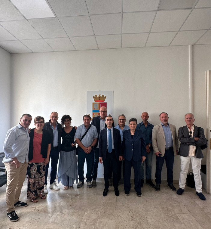 Poliziotti in pensione, il Questore Lo Iacono consegna le medaglie di commiato Poliziotti in pensione, il Questore Lo Iacono consegna le medaglie di commiato
