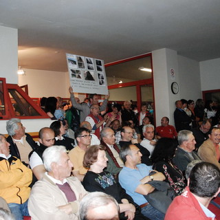 L’opposizione di Taggia torna su Collette Ozotto: “Ripensateci, state pesantemente sbagliando; ci sono delle alternative” L’opposizione di Taggia torna su Collette Ozotto: “Ripensateci, state pesantemente sbagliando; ci sono delle alternative”