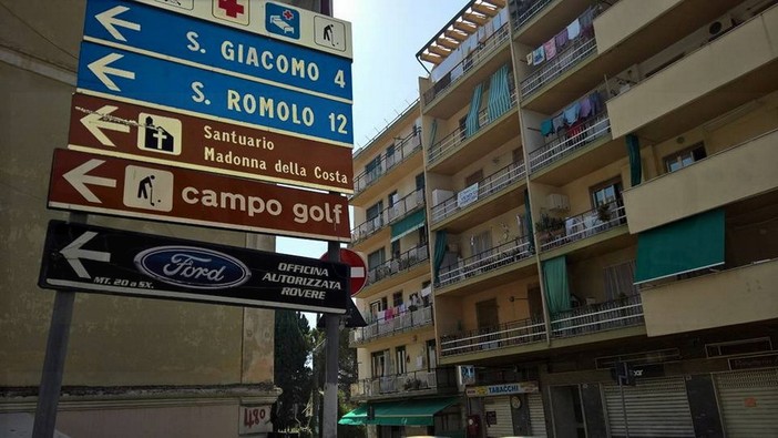 Sanremo: rischio di incidenti in cima a via Martiri della Libertà, la segnalazione di un lettore