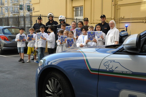 Sanremo: incontro degli agenti del Commissariato con gli alunni della scuola Primaria 'Almerini-Dante Alighieri' Sanremo: incontro degli agenti del Commissariato con gli alunni della scuola Primaria 'Almerini-Dante Alighieri'
