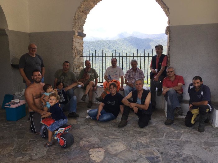 Ad Andagna oggi volontari al lavoro per la pulizia delle strade che portano al borgo