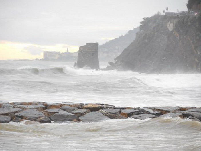A seguito dello stato di Allerta 2 domani scuole chiuse a Diano Marina ed in tutto il Golfo Dianese A seguito dello stato di Allerta 2 domani scuole chiuse a Diano Marina ed in tutto il Golfo Dianese
