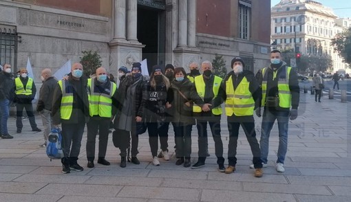 Agenti e Ufficiali delle Municipali anche dalla nostra provincia allo sciopero organizzato a Genova (Foto) Agenti e Ufficiali delle Municipali anche dalla nostra provincia allo sciopero organizzato a Genova (Foto)