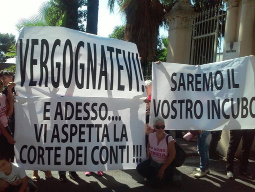 Dura replica del M5S di Sanremo al presidente Natta: "Pagherà di tasca sua il mancato raggiungimento della differenziata!"