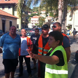 Dopo la protesta di ieri questa mattina un incontro chiarificatore per i dipendenti della 'Ottagono' Dopo la protesta di ieri questa mattina un incontro chiarificatore per i dipendenti della 'Ottagono'