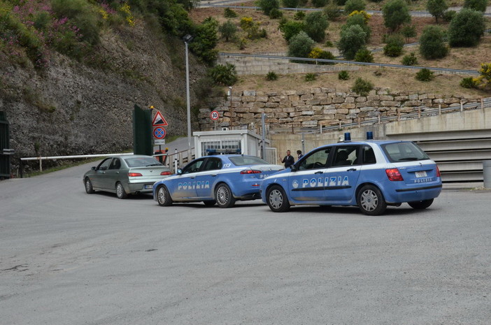 Nuova giornata di controlli della Polizia a Collette Ozotto: sotto osservazione anche le autorizzazioni per il Lotto 6 Nuova giornata di controlli della Polizia a Collette Ozotto: sotto osservazione anche le autorizzazioni per il Lotto 6