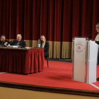 Sanremo: raffica di domande ieri pomeriggio per Padre Federico Lombardi ai 'Martedì Letterari' Sanremo: raffica di domande ieri pomeriggio per Padre Federico Lombardi ai 'Martedì Letterari'