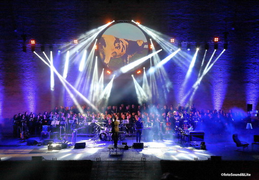 Sanremo: giovedì sera al Teatro Ariston 'Atom Heart Mother', concerto con la musica dei Pink Floyd Sanremo: giovedì sera al Teatro Ariston 'Atom Heart Mother', concerto con la musica dei Pink Floyd