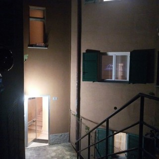 Imperia: crepe in un appartamento di via Ivanoe Amoretti, verifiche dei Vigili del Fuoco e probabile evacuazione (Foto)