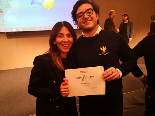 Consegnato il premio 'Iris' dell'Università di Genova allo studente dell'Andrea Doria di Imperia, Pietro Carlino Consegnato il premio 'Iris' dell'Università di Genova allo studente dell'Andrea Doria di Imperia, Pietro Carlino